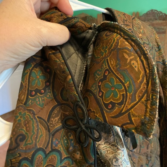 Quilted jacket with frog closures in boho paisley print - Picture 9 of 10